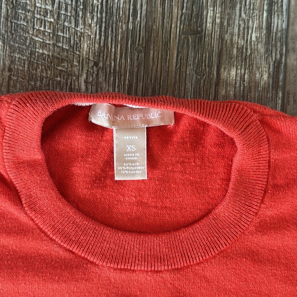 BANANAS REPUBLIC RED SWEATER, XSMALL - Picture 4 of 10